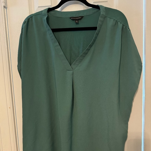 Banana Republic Ladies' Short Sleeve V-Neck Blouse - Picture 1 of 3